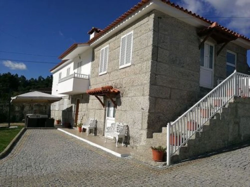 Moradia T4 para Venda em Meinedo Foto 1