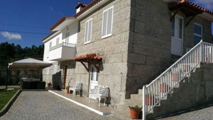 Moradia T4 para Venda em Meinedo