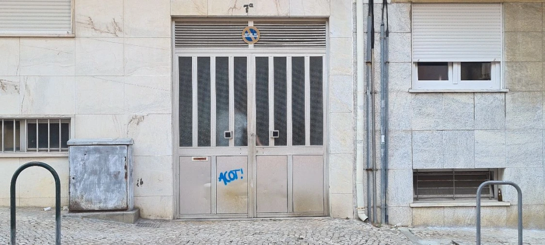 Garagem para Venda em Almada Foto 4