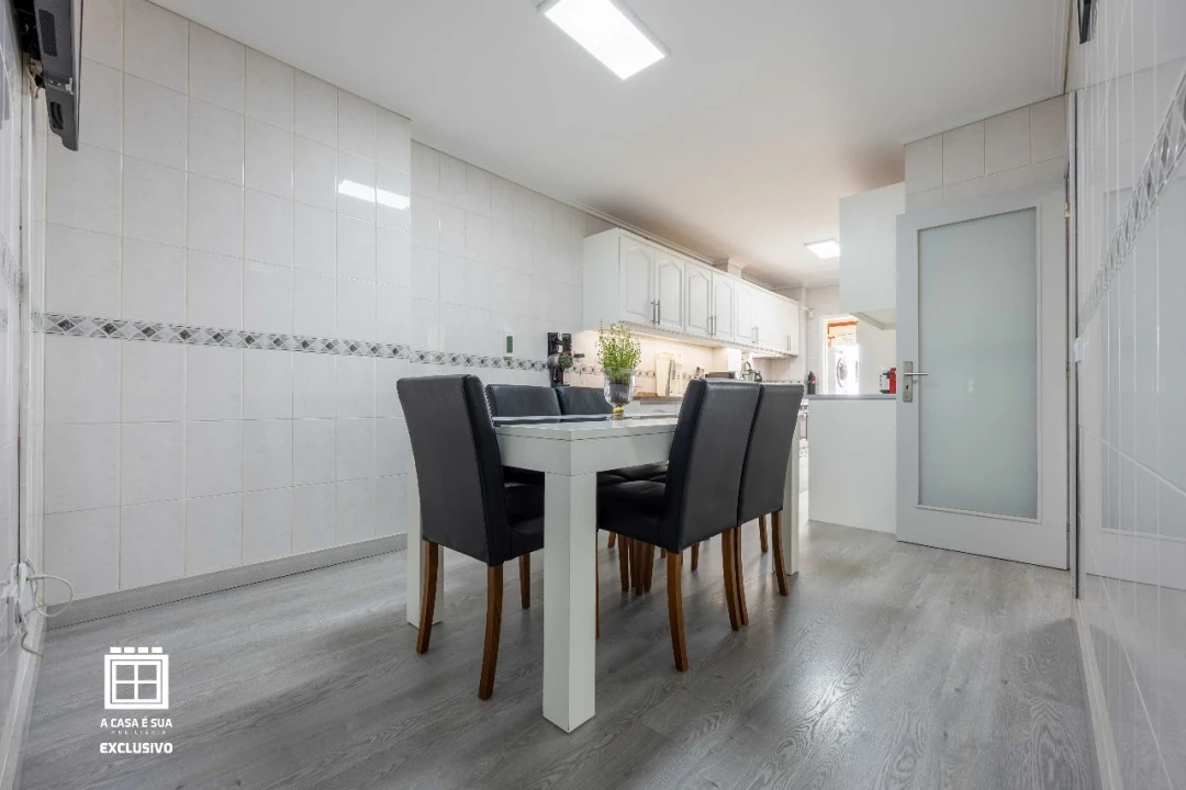 Apartamento T4 para Venda em Lourosa Foto 2