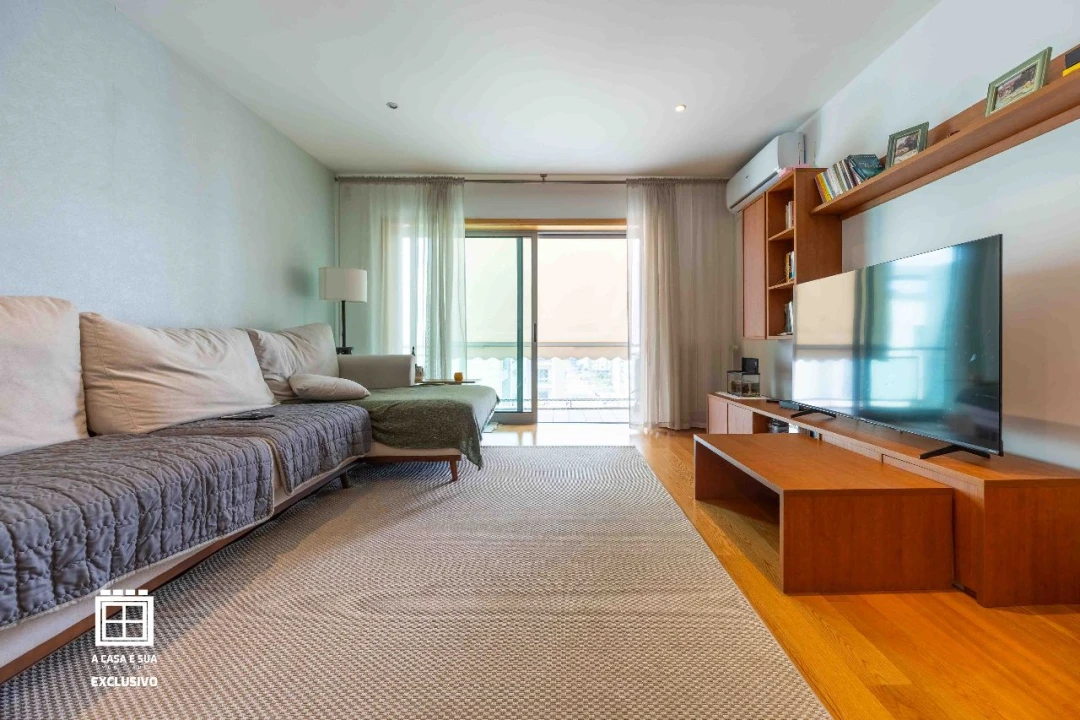 Apartamento T2 para Venda em Santa Maria da Feira Foto 2