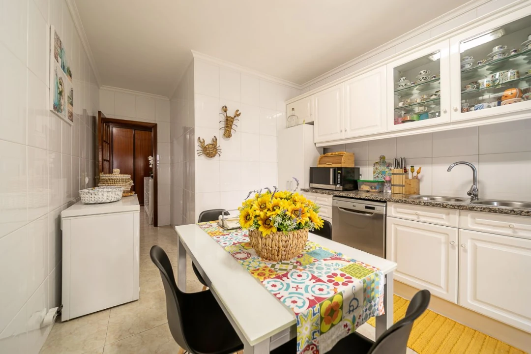 Apartamento T2 para Venda em Canelas Foto 5