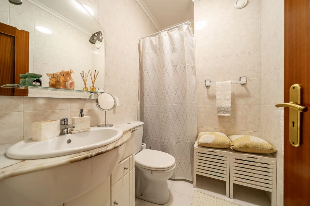 Apartamento T2 para Venda em Canelas Foto 19