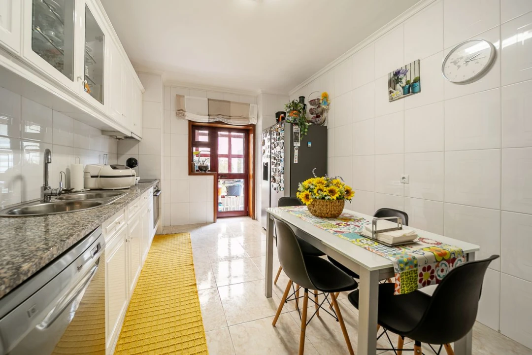 Apartamento T2 para Venda em Canelas Foto 4