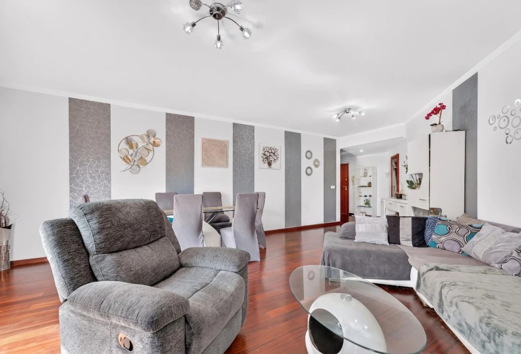 Apartamento T2 para Venda em Funchal Foto 8