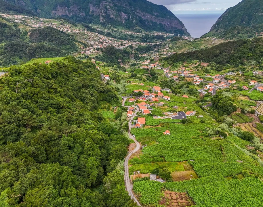 Terreno para Venda em Achada dos Judeus Foto 2