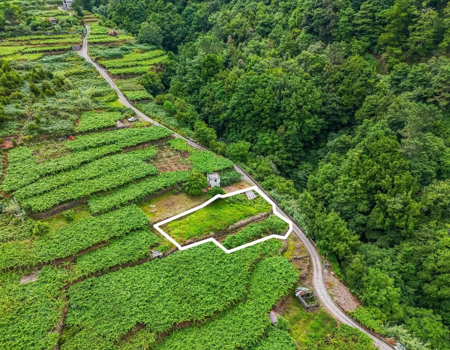 Terreno para Venda em Achada dos Judeus Foto 1