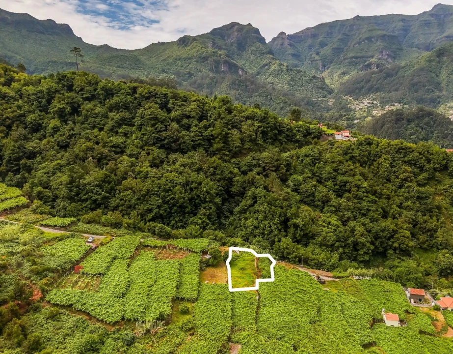 Terreno para Venda em Achada dos Judeus Foto 4