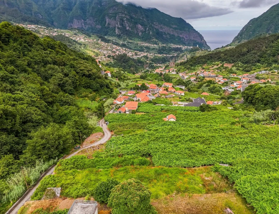 Terreno para Venda em Achada dos Judeus Foto 6