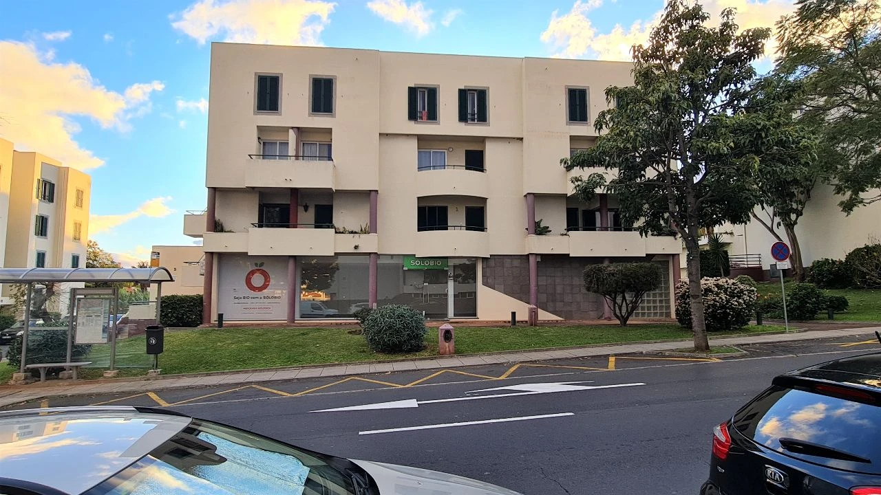 Loja para Arrendamento em SANTO ANTÓNIO Foto 1