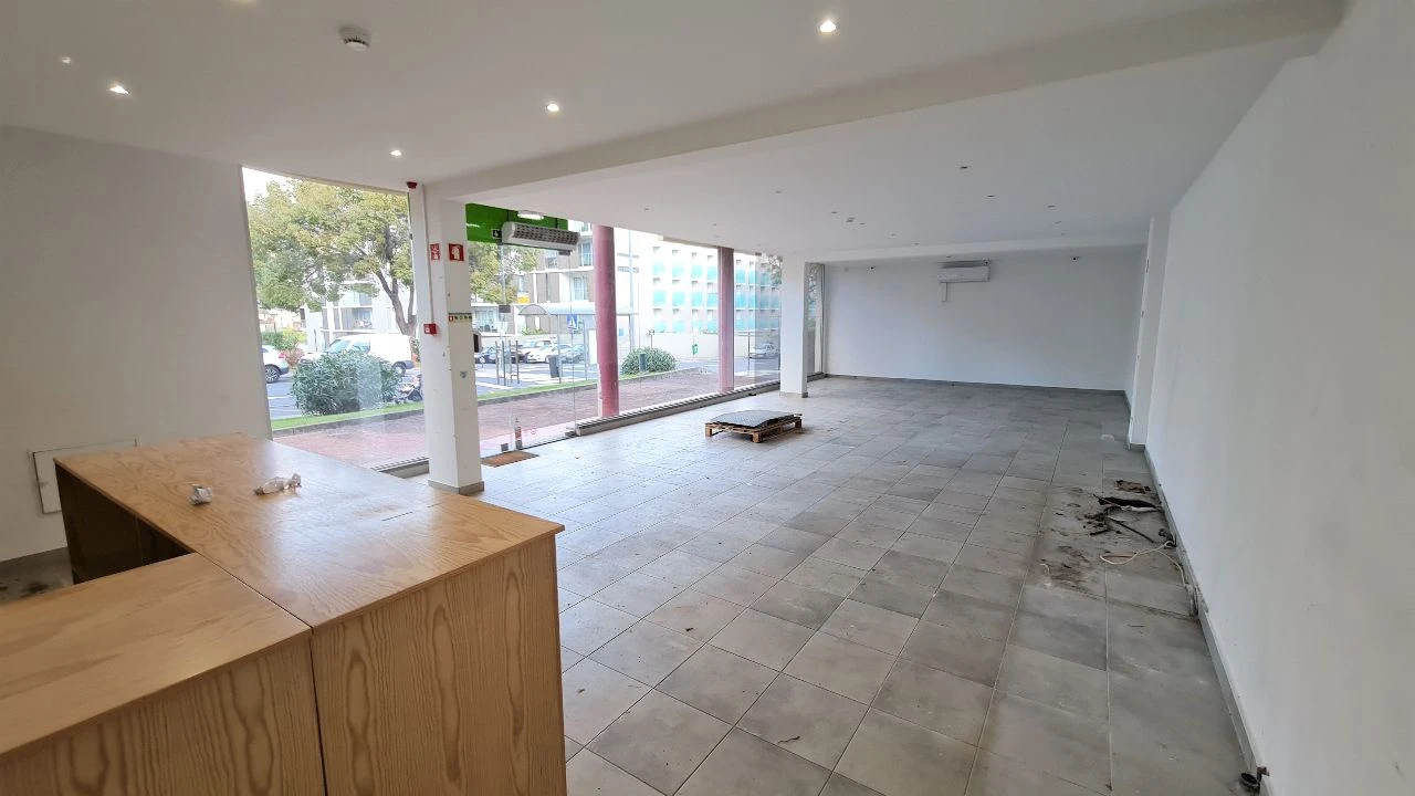 Loja para Arrendamento em SANTO ANTÓNIO Foto 6