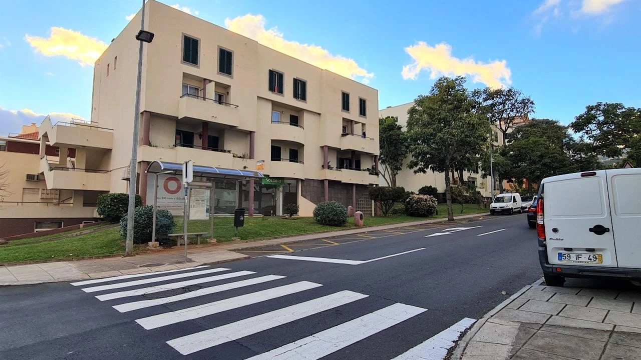 Loja para Arrendamento em SANTO ANTÓNIO Foto 3