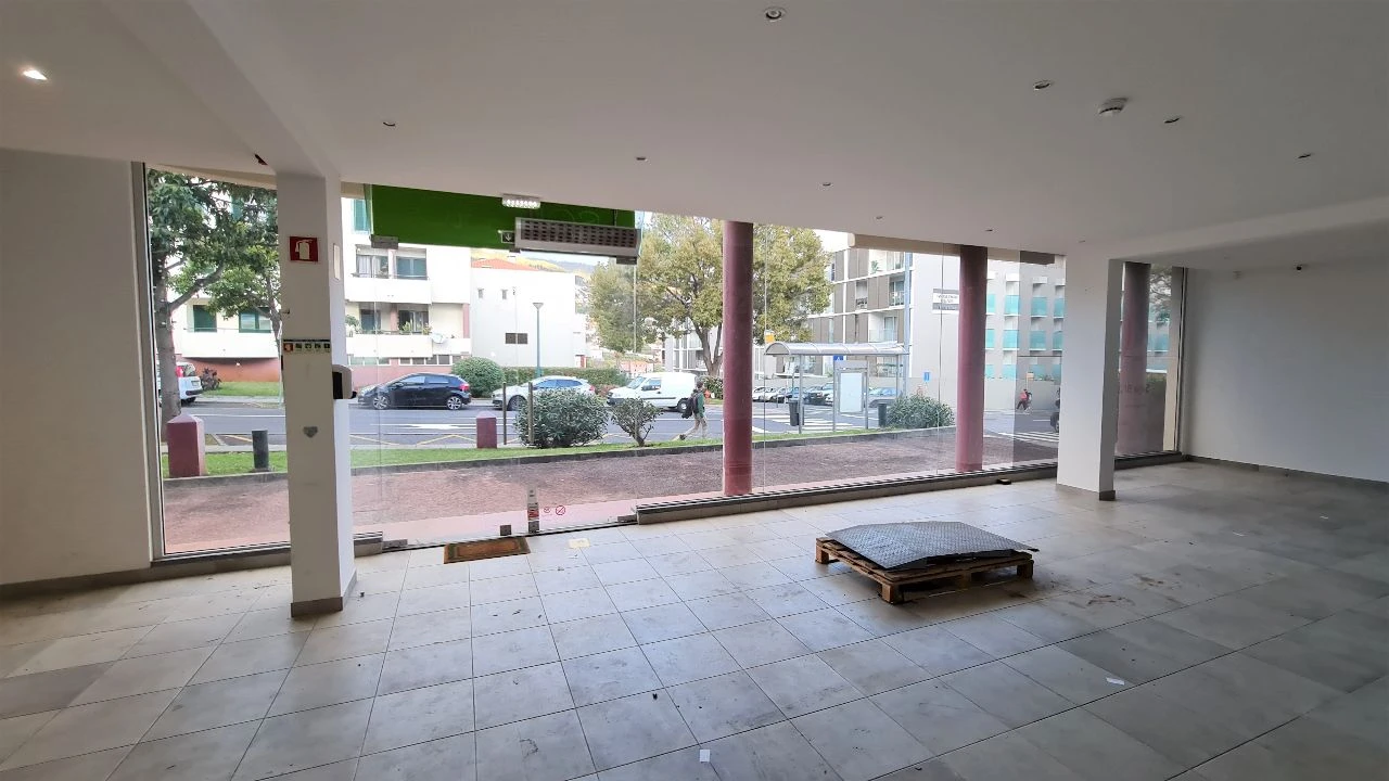 Loja para Arrendamento em SANTO ANTÓNIO Foto 5