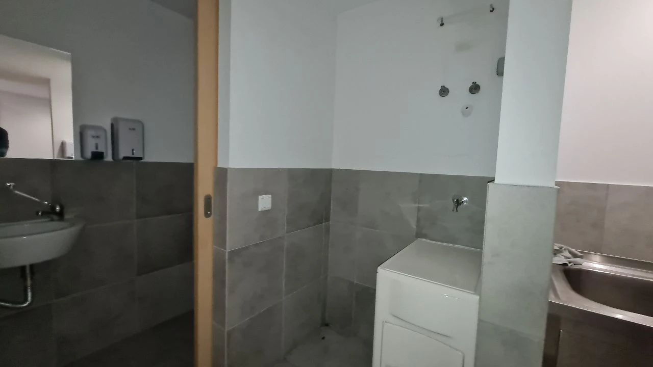 Loja para Arrendamento em SANTO ANTÓNIO Foto 8