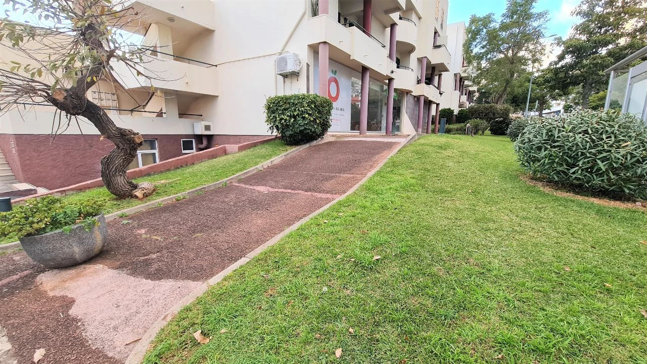 Loja para Arrendamento em SANTO ANTÓNIO Foto 11