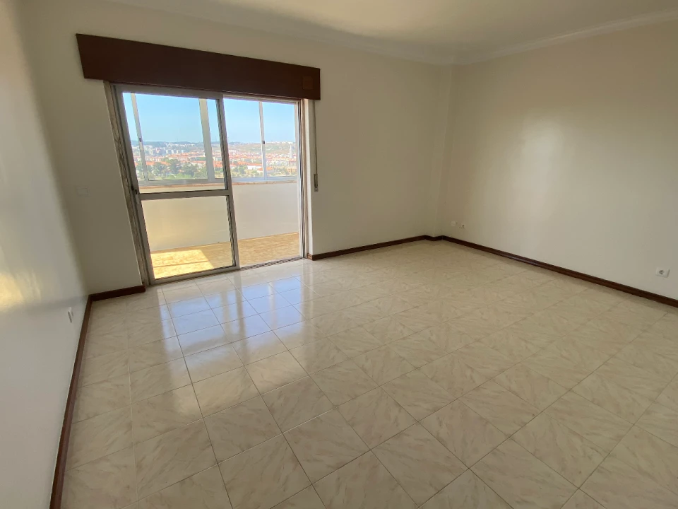 Apartamento T2 para Venda em Amadora Foto 2