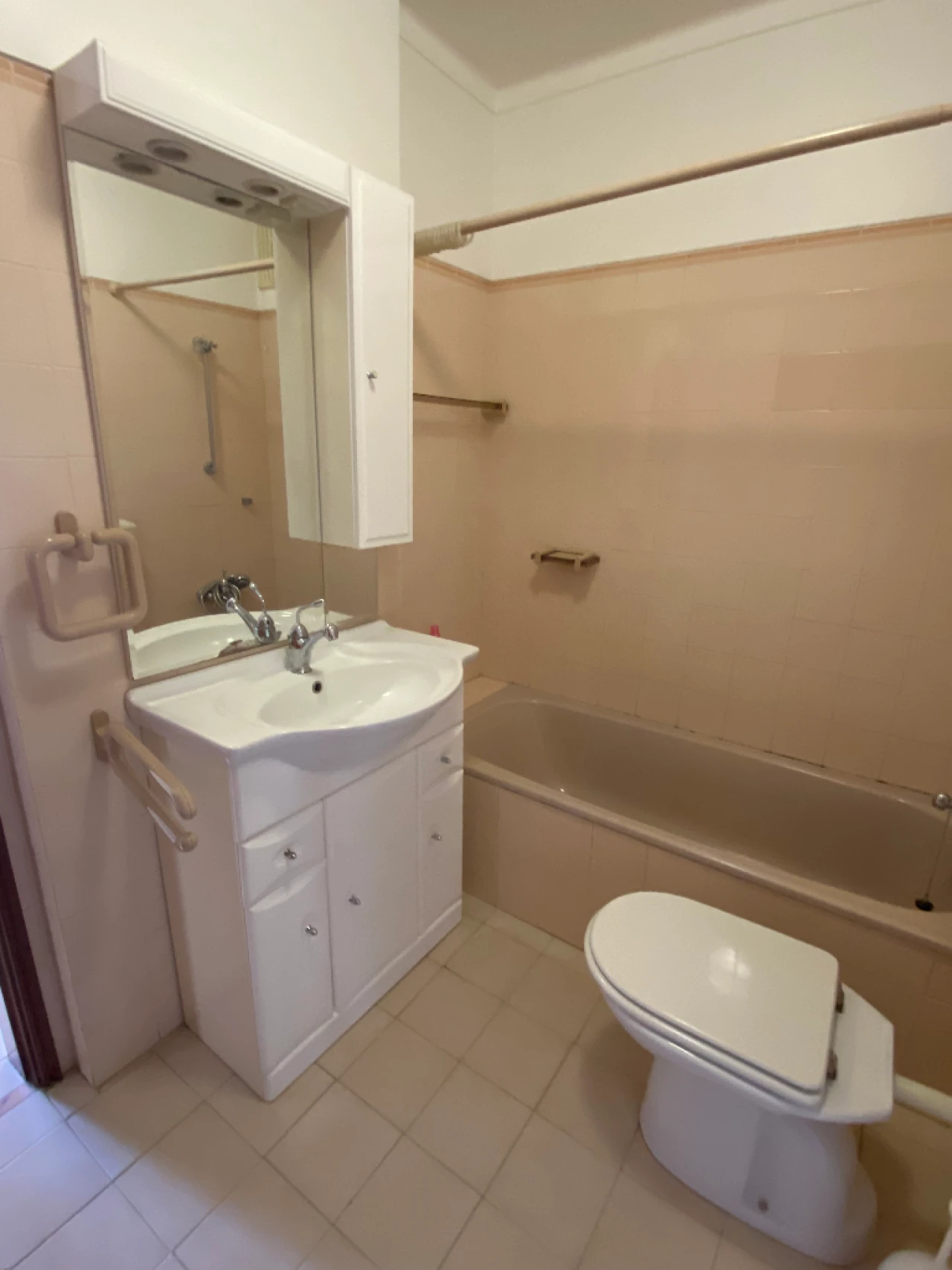 Apartamento T2 para Venda em Amadora Foto 12