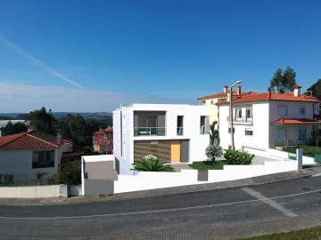 Moradia T4 para Venda em Telheiro
