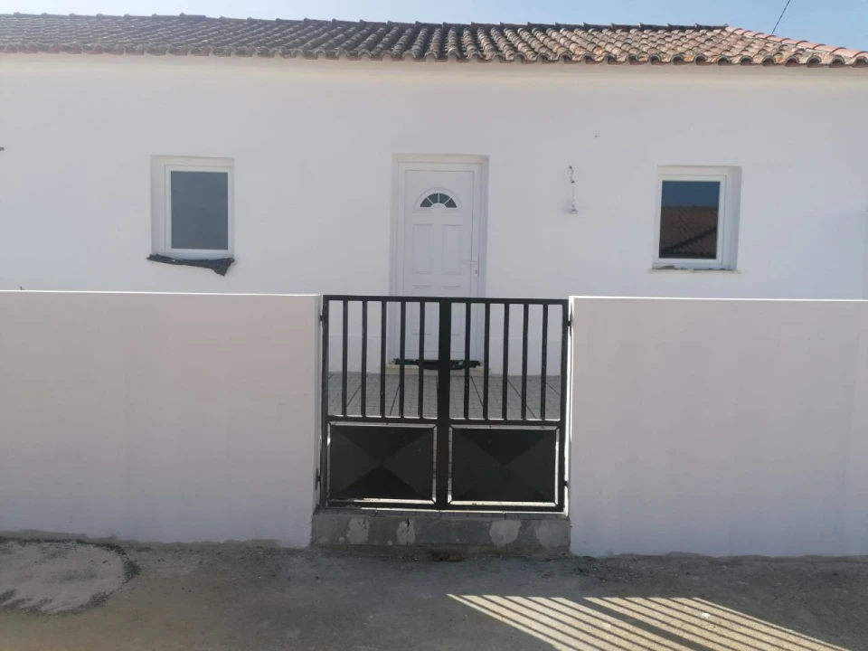 Moradia T3 para Venda em Cabeça de Carneiro Foto 1
