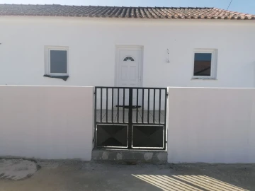 Moradia T3 para Venda em Cabeça de Carneiro