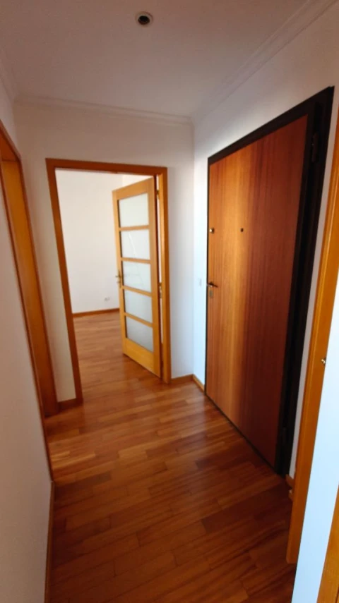 Apartamento T1 para Arrendamento em São Mamede de Infesta e Senhora da Hora  - Freguesia - (Matosinhos)