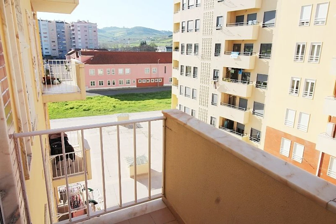 Apartamento T2 para Arrendamento em Torres Vedras Foto 17