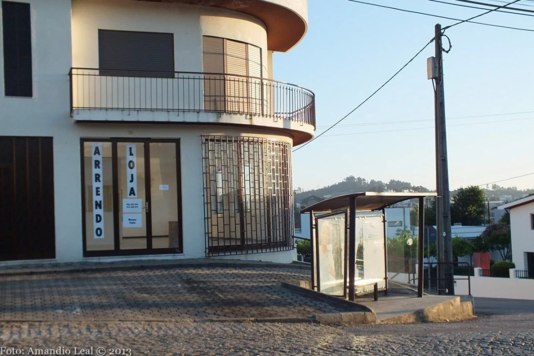 Loja para Arrendamento em Lordelo Foto 4