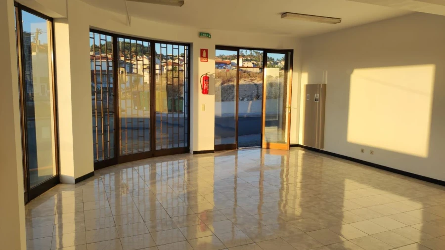 Loja para Arrendamento em Lordelo Foto 10