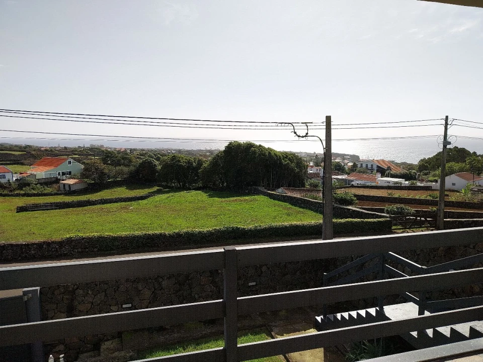 Moradia T3 para Venda em Angra do Heroísmo Foto 2
