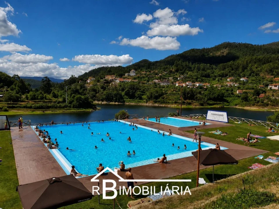 Moradia T4 para Venda em Valadares Foto 9