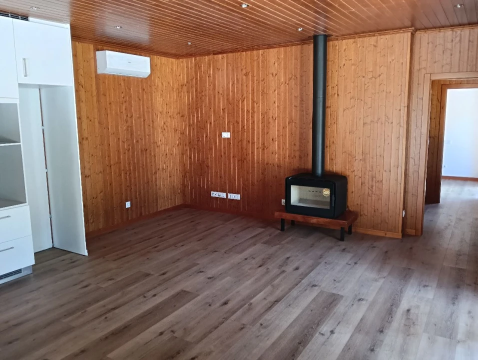 Moradia T1 para Venda em Alvados Foto 10