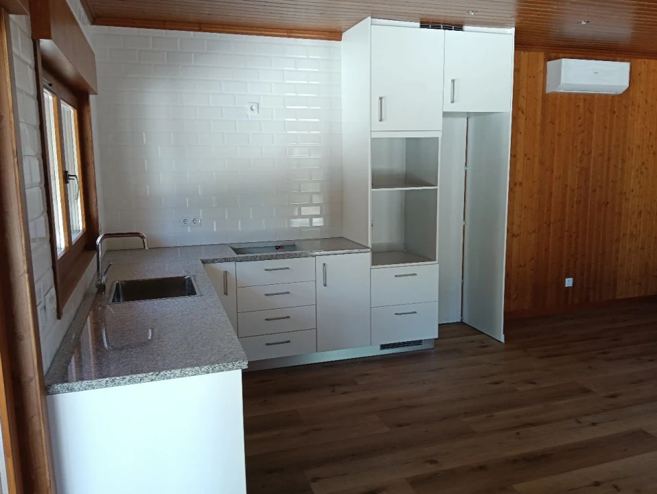 Moradia T1 para Venda em Alvados Foto 12