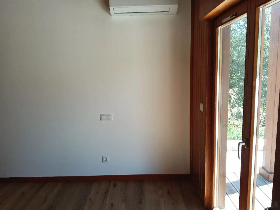 Moradia T1 para Venda em Alvados Foto 19