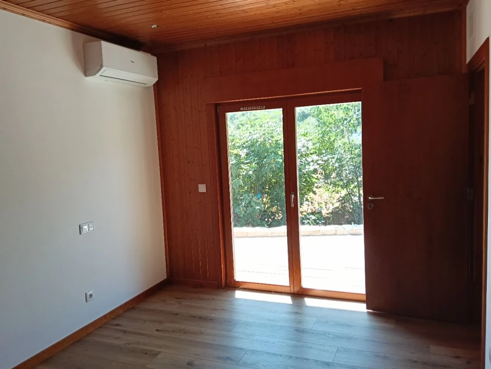 Moradia T1 para Venda em Alvados Foto 20