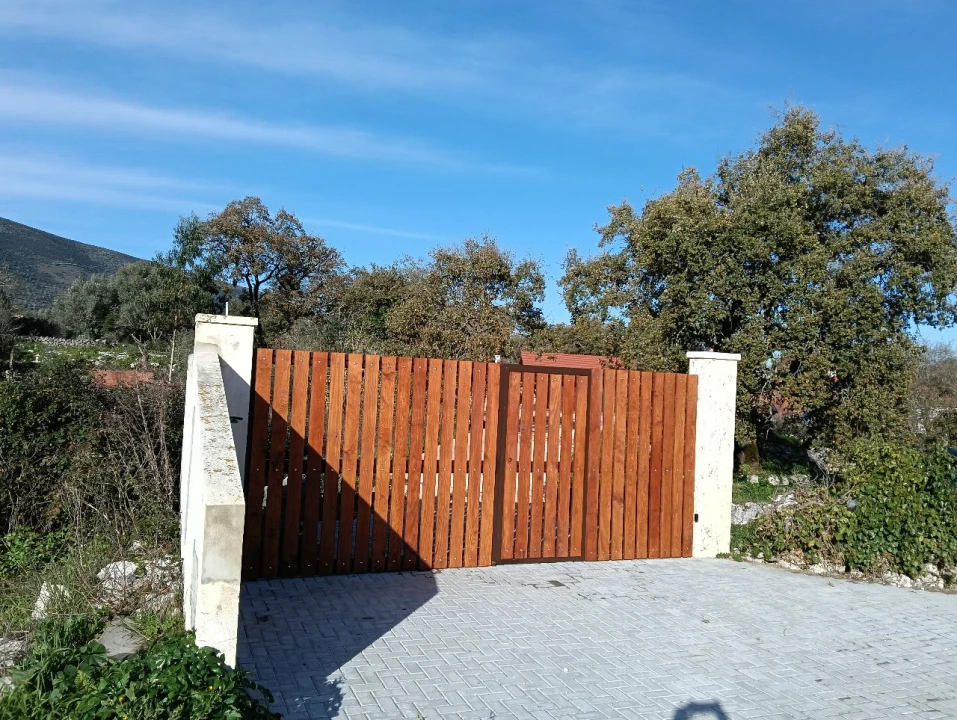 Moradia T1 para Venda em Alvados Foto 4