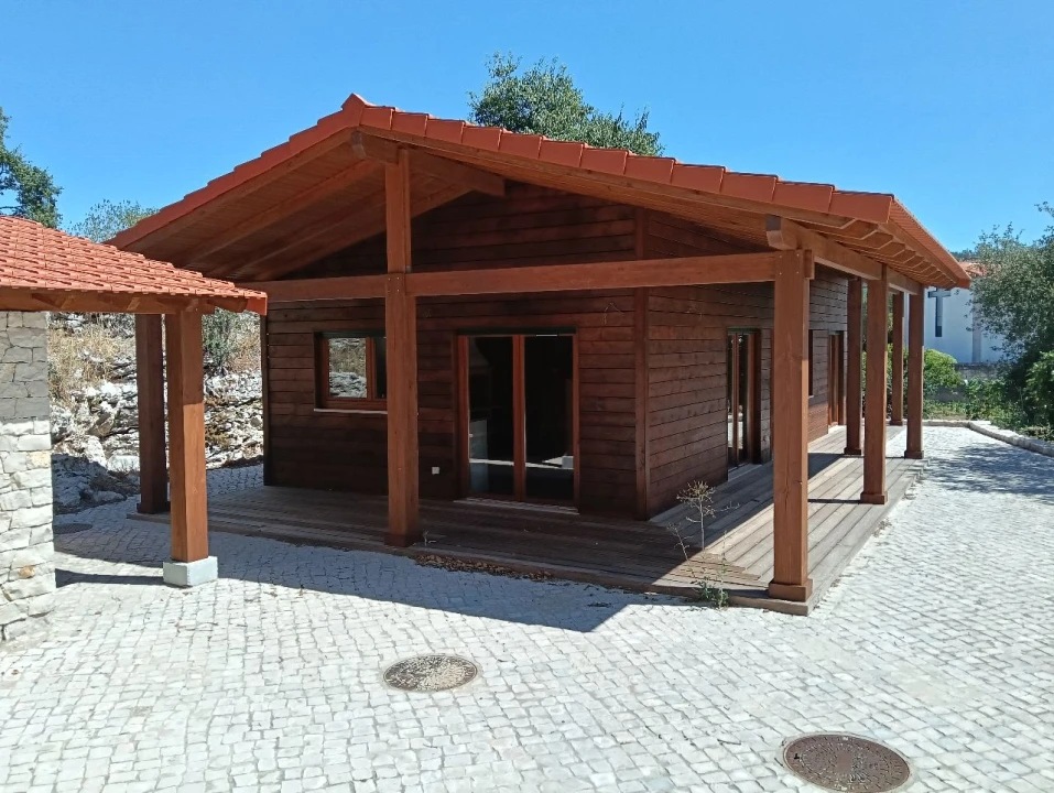 Moradia T1 para Venda em Alvados Foto 5