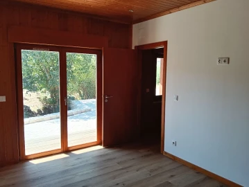 Moradia T1 para Venda em Alvados