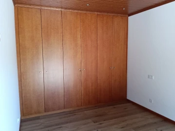 Moradia T1 para Venda em Alvados