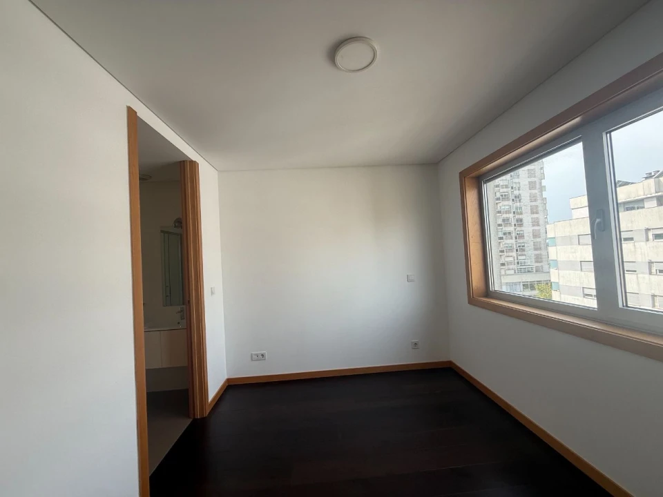 Apartamento para Arrendamento em Porto Foto 7