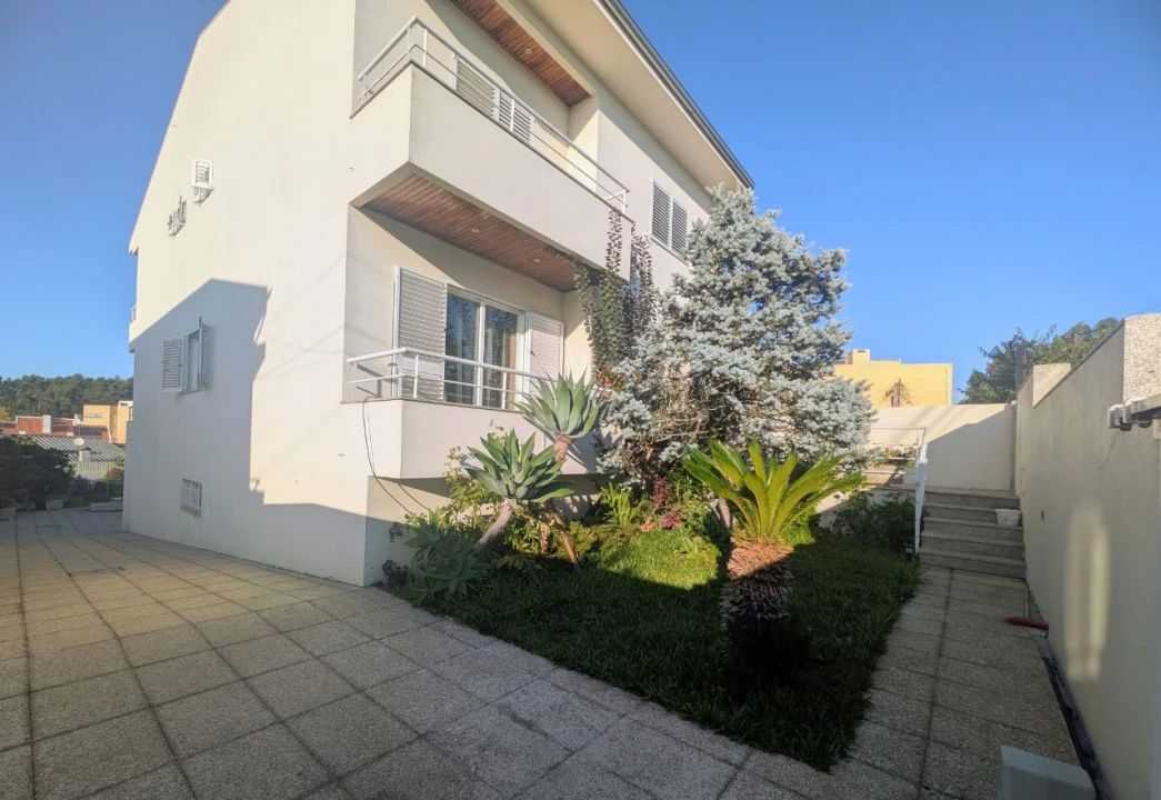 Moradia T4 para Venda em Maia Foto 3