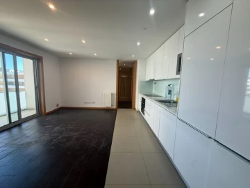 Apartamento T2 para Arrendamento em Porto