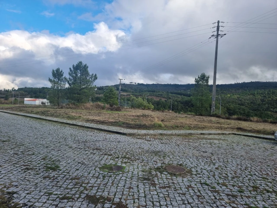Terreno para Venda em Casas de Soeiro Foto 1