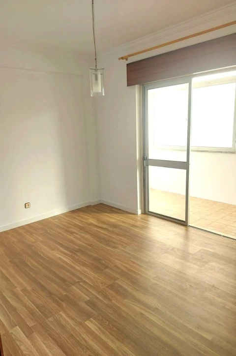 Apartamento T1 para Arrendamento em Corroios