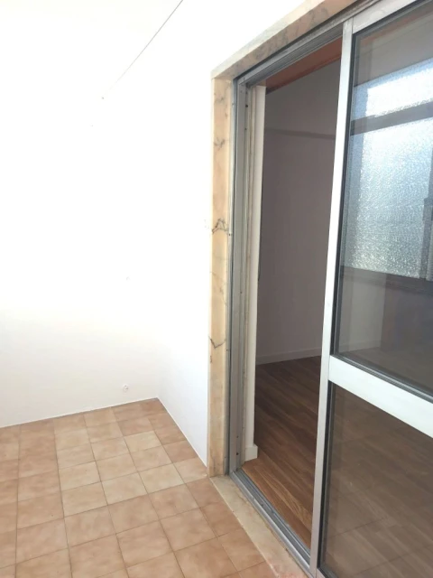 Apartamento T1 para Arrendamento em Corroios