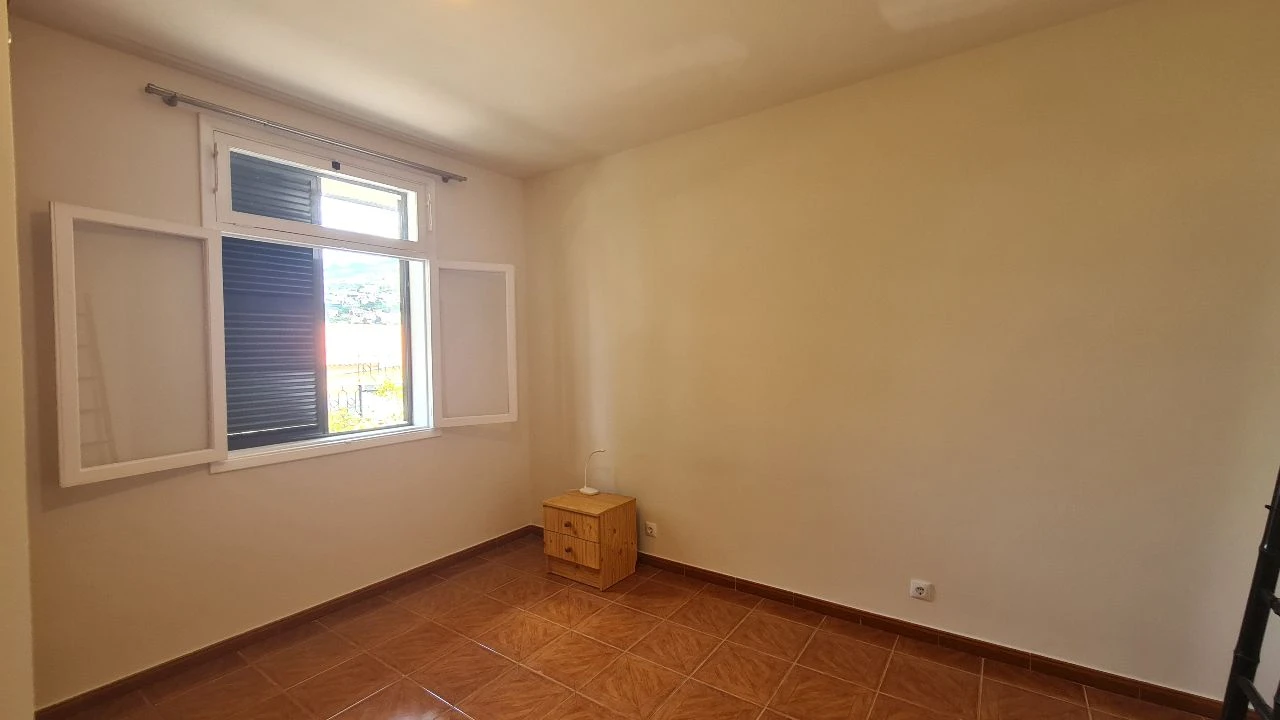 Apartamento T2 para Arrendamento em Funchal Foto 1
