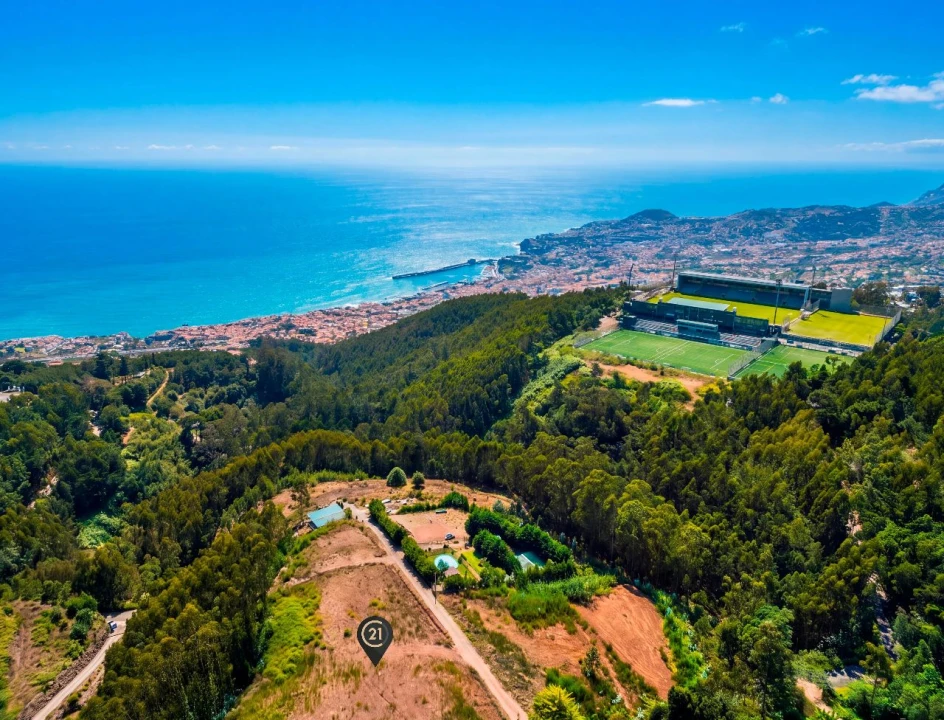 Terreno para Venda em Funchal Foto 1