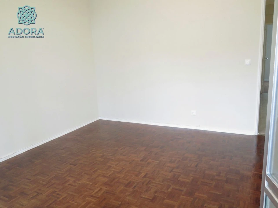 Apartamento T2 para Arrendamento em Linda a Velha Foto 2