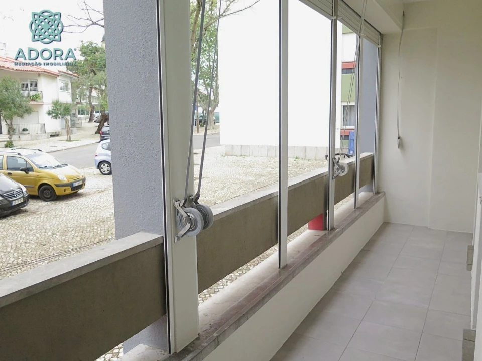 Apartamento T2 para Arrendamento em Linda a Velha Foto 5