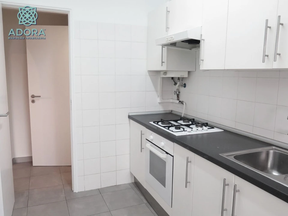 Apartamento T2 para Arrendamento em Linda a Velha Foto 7