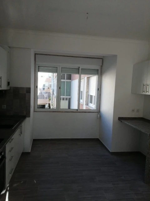 Apartamento T3 para Arrendamento em Forte da Casa